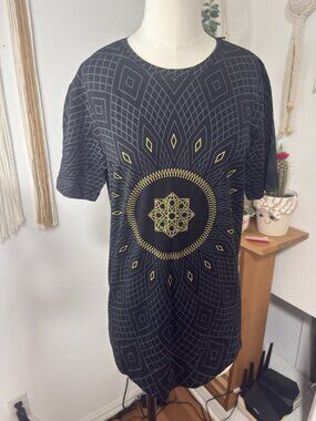 Threyda Black Mandala Geometric Graphic Tee Short Sleeve Art Apparel Size S